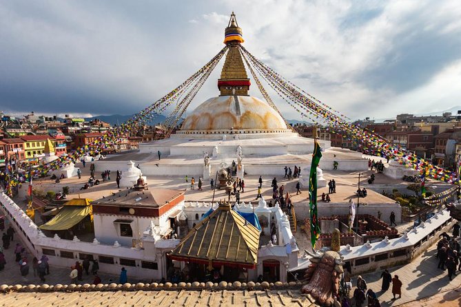 5-Day Sunrise Tour in Kathmandu Near Everest - Day 1: Airport Pickup, Hotel Orientation, and Welcome Dinner