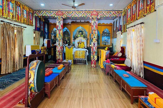 Half Day Tibetan Cultural tour Pokhara - Meeting a Tibetan doctor: pulse reading as a cultural window