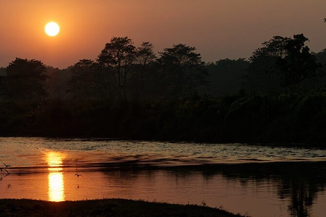 Kathmandu 2 Nights 3 Days Chitwan Jungle Safari Tour - Rapti River canoe trip: the 40 minutes that changes the tone