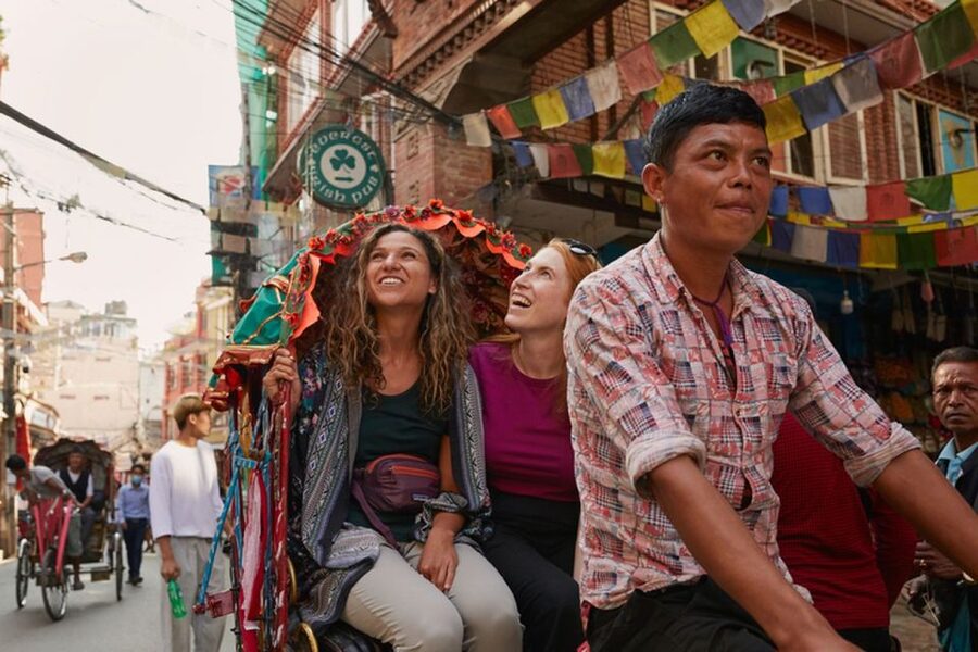 Kathmandu at Sunset: Explore the City on Rickshaw - Kathmandu Durbar Square at sunset: watching people use the sacred