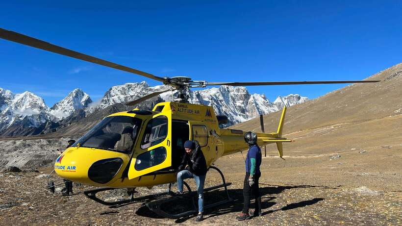 Kathmandu: Everest Helicopter Tour with Landing & Breakfast - Flying toward Everest Base Camp, with a group split built in