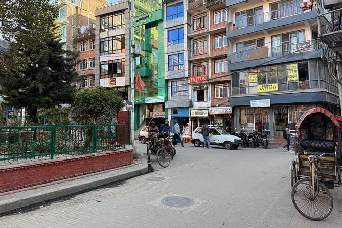 Kathmandu Food & Drink and Shopping Rickshaw Tour - The Food and Drinks Setup: What You Actually Get