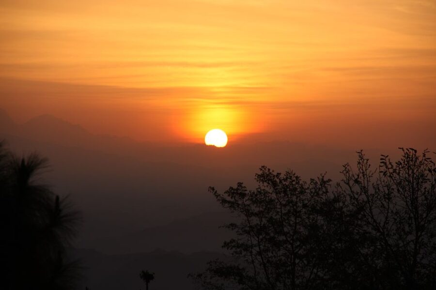 Kathmandu: Nagarkot Sunrise Tour with Day Hike - Breakfast with mountain views, plus the meal confusion to watch for