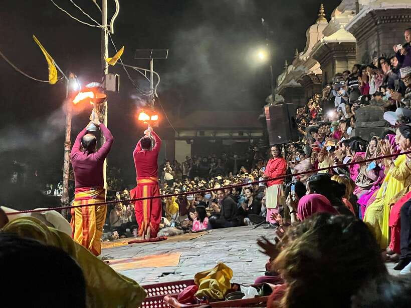 Kathmandu: Pashupatinath Evening Aarati Tour Private/Group - The 6 pm Aarati: Chanting, Bells, Oil Lamps, and Live Music