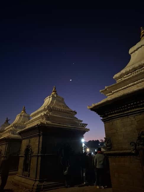 Katmandu: Pashupatinath Open Cremation & Evening Aarati - Open cremation at Arya Ghat: what you should realistically expect