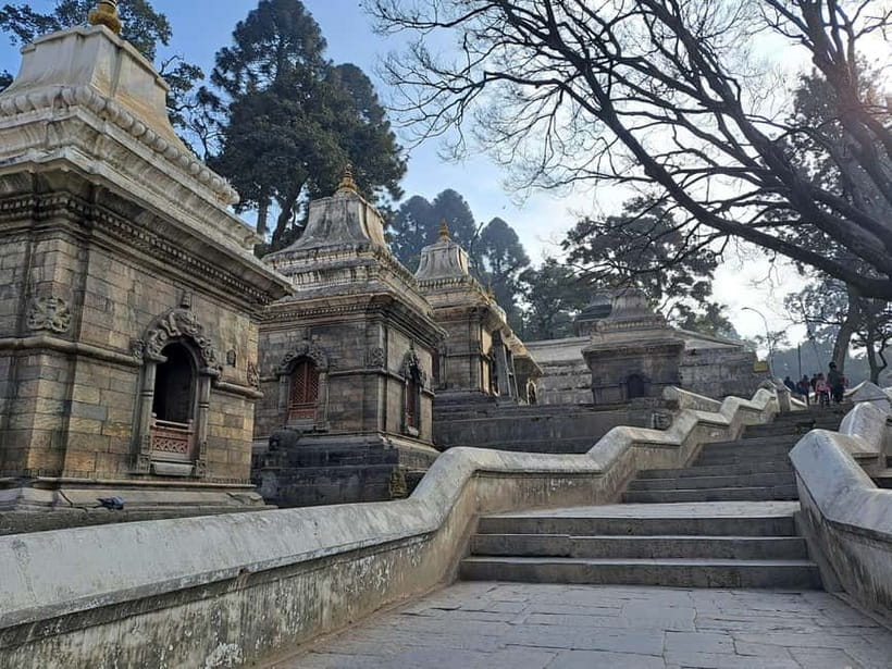 Katmandu: Pashupatinath Open Cremation & Evening Aarati - The Pashupatinath Aarati to Lord Shiva: chants, lamps, and the night shift