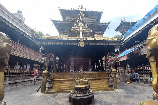 Life and spirituality tour of Kathmandu - Pashupatinath Temple: Shiva, Shadu ascetics, and what cremations mean here