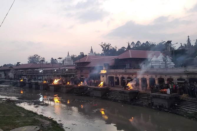 Pashupatinath Evening Aarati: Few Divinely Hours in Kathmandu - Dusk Prayer at Pashupatinath: What the evening aarti is really like