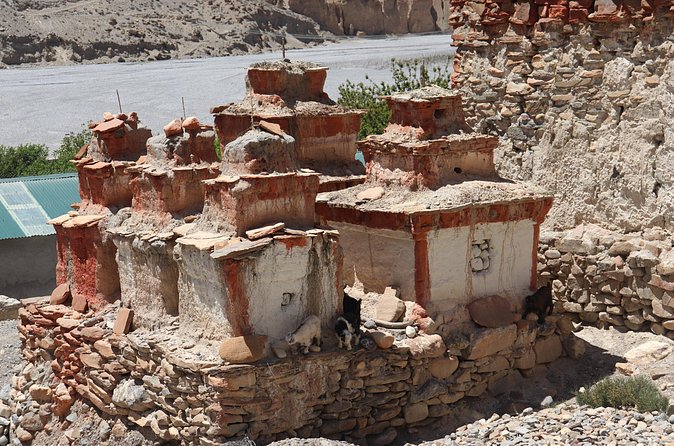 Upper Mustang Trekking - Flights to Jomsom at 2,715m, then the first trek into Kagbeni